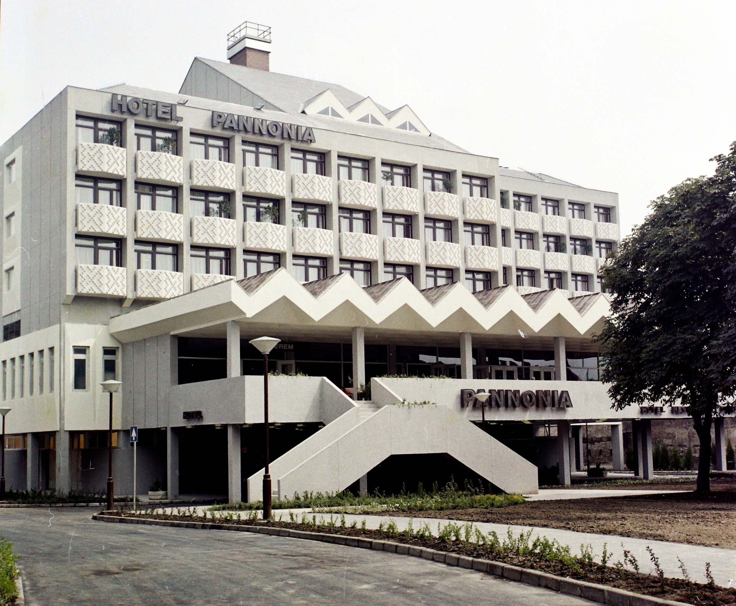 Hotel Pannónia, 1976. Forrás: Fortepan / Bauer Sándor